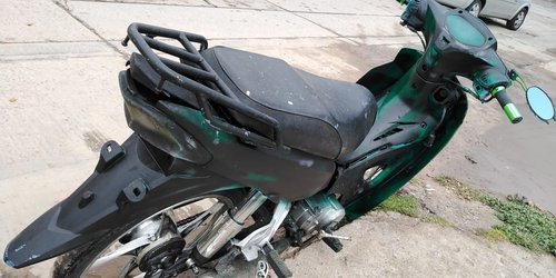 Hombre es detenido por posesión de motor con número esmerilado