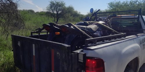 Encuentran dos motos robadas y desvalijadas en camino al Tule