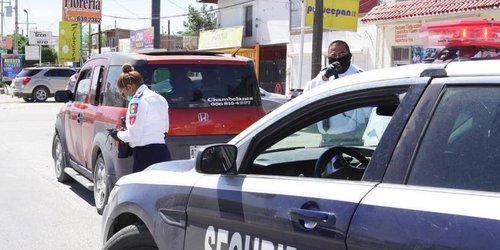 En Chihuahua: Multa de hasta mil 700 pesos por viajar más de 2 personas en automóvil