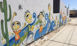 Rioverdense pinta mural en escuela de Cabo San Lucas