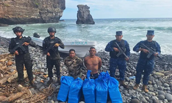 Graban detención de una narcolancha en una playa de El Salvador