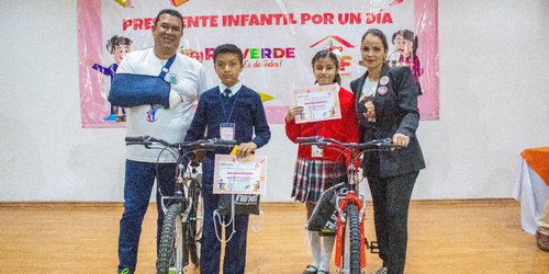 El niño Sergio Balderas y niña Ilse Hernández son electos Presidente Infantil por un Día