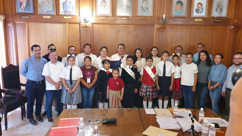 nuiñas_y_niños_en_cabildo.jpeg