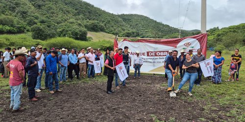 Inicia construcción de aula en telesecundaria de Las Lagunitas en Santa Catarina