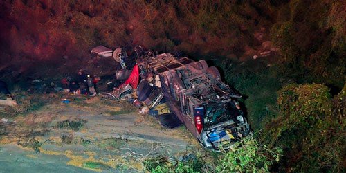 Tragedia en Zacatecas: Chocan tractocamión y autobús provoca 24 muertos y 5 heridos