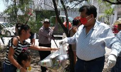 Mantiene Oscar Bautista jornada de apoyos alimentarios a familias