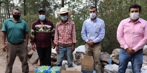 Apoyan con víveres a brigadistas que atienden incendios forestales