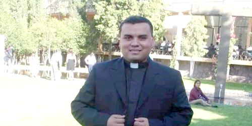 Piden oración por la salud del padre Juan Carlos Huerta, párroco de Atotonilco