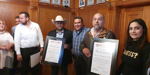 Son Paisanos Distinguidos Juan Morales y Jesús Medina