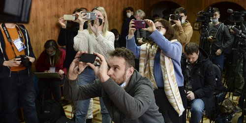 Rusia bloquea media decena de medios extranjeros y castigará con cárcel “la desinformación”