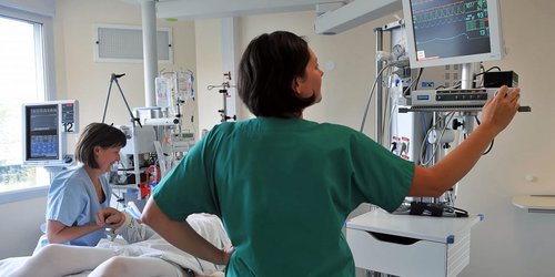 Contratarán en SLP a 780 profesionales de la salud para atender emergencia por COVID-19