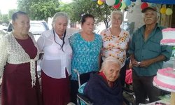 Doña Petrita Bárcenas cumplió 107 años de edad. La más longeva de Rioverde