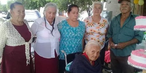 Doña Petrita Bárcenas cumplió 107 años de edad. La más longeva de Rioverde