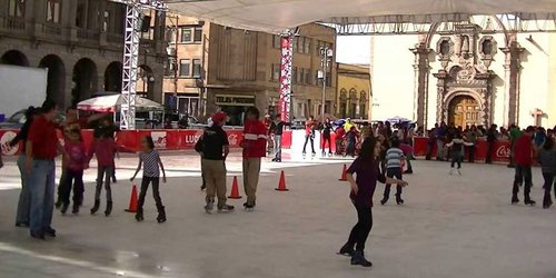 16 mil personas han disfrutado pista de hielo en plaza Fundadores