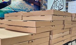 Paisana regala pizza a sus connacionales del Huizachal