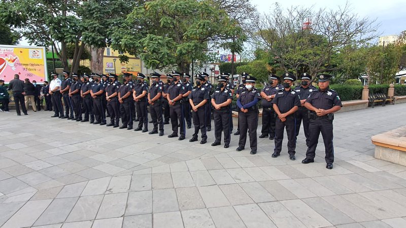 policias_municipales_en_honores.jpeg