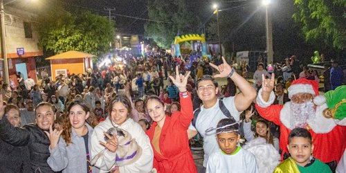 Caravana Navideña del Ayuntamiento y DIF Rioverde en la colonia Cruz Verde