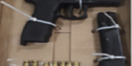 Detienen a tres por posesión de arma de fuego y cartuchos útiles