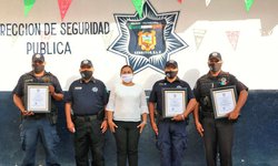 Entregan certificaciones a cuatro policías municipales de Cerritos
