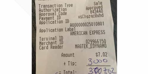 Deja 60 mil pesos de propina en restaurante que cerrará por coronavirus
