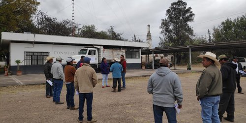 Protestan usuarios de la Media Luna: Titular de la CNA no resuelve nada