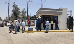Agricultores protestan ante CFE Rioverde por cobro de millonarios adeudos