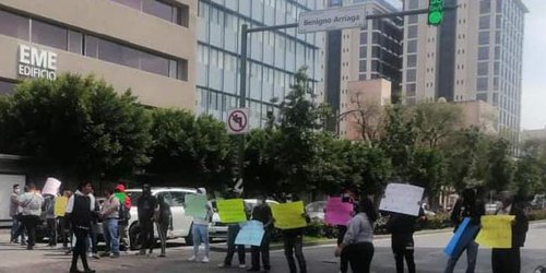 Vallenses bloquean Av. Carranza exigiendo escrituración de predios