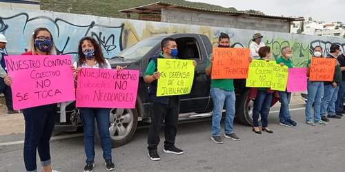 Con protestas reciben a gobernadores en reunión de la Conago