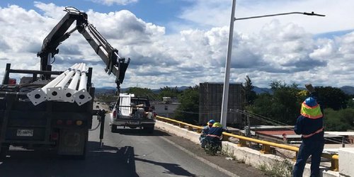 Por fin, atienden problema de alumbrado en puente elevado de Ciudad Fernández