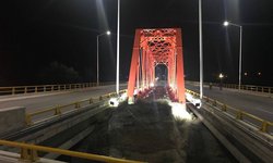 Le piden a adolescente lanzarse del Puente de Fierro en reto viral