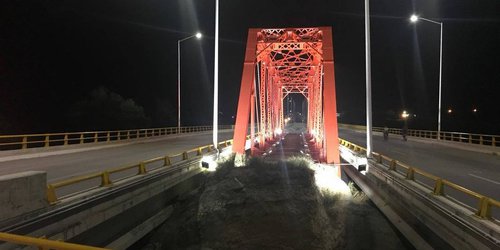 Le piden a adolescente lanzarse del Puente de Fierro en reto viral
