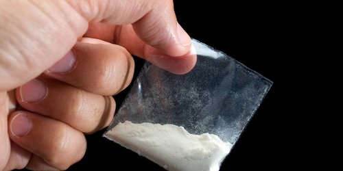 FME detiene a presunto por posesión de droga