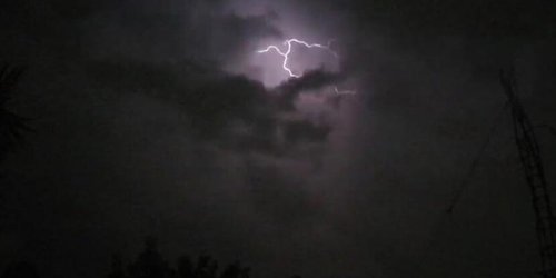Rayo mata a 9 niños que jugaban futbol; los sorprendió una tormenta eléctrica