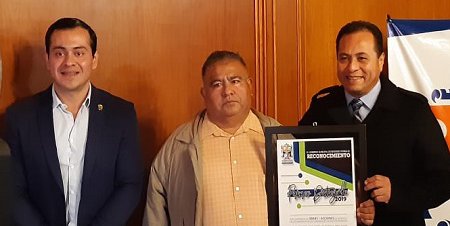 Calman críticas de paisano con reconocimiento