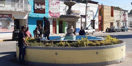 Rehabilitan fuente de la plaza principal de Ciudad Fernández