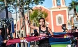 René Ortiz gana y rompe marca en Medio Maratón de Mexicali