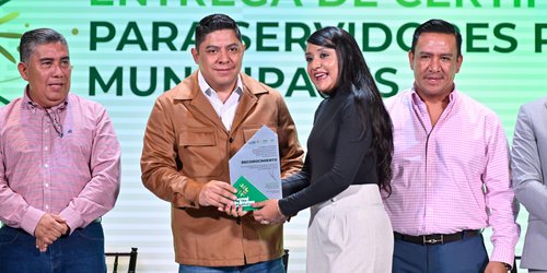 Ricardo Gallardo respalda trabajo de Concejal Presidenta de Pozos