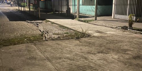 Retiran escombro de avenida en colonia obrera de Tambaca