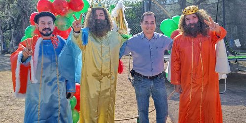 Ramón Torres celebra Reyes Magos en la comunidad de San Isidro, Ciudad Fernández