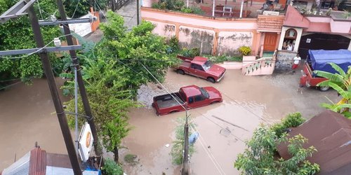 Desbordan ríos en Tamazunchale, al menos 25 familias afectadas