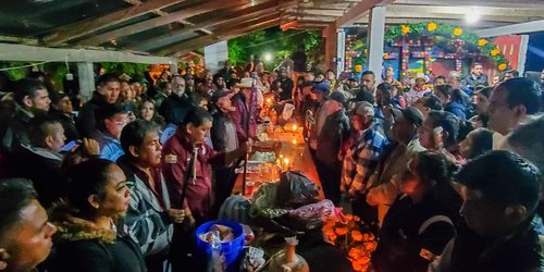 Ritual ancestral de 400 años por cambio de fiscales en panteón de Cuayo Chalco, Axtla