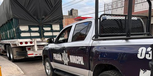 Roban camión de carga en céntrica calle de Ciudad Fernández