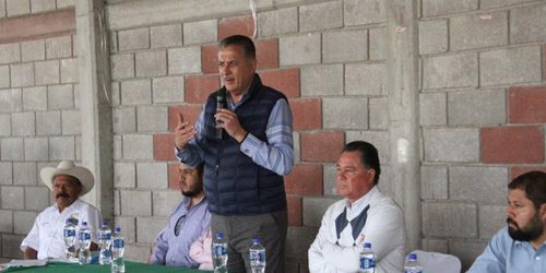 Ofrece Rolando Hervert trabajar en reglamento apícola