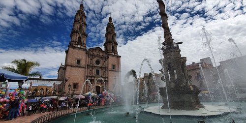 Nuevo Arzobispo de SLP atrapado por fiesta de Diócesis de San Juan de los Lagos