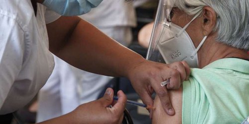 Maestros de 5 estados recibirán vacuna anticovid, informa López-Gatell