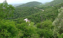 Hallan cadáver encobijado en barranco de sierra de Santa Catarina