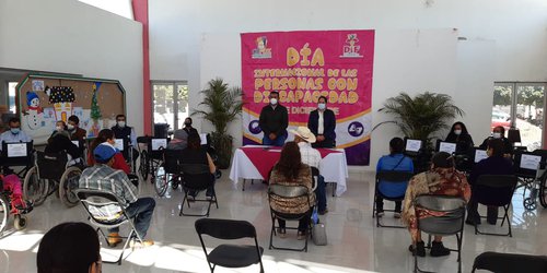 DIF de CDFDZ entregó 40 sillas de ruedas y otros apoyos funcionales