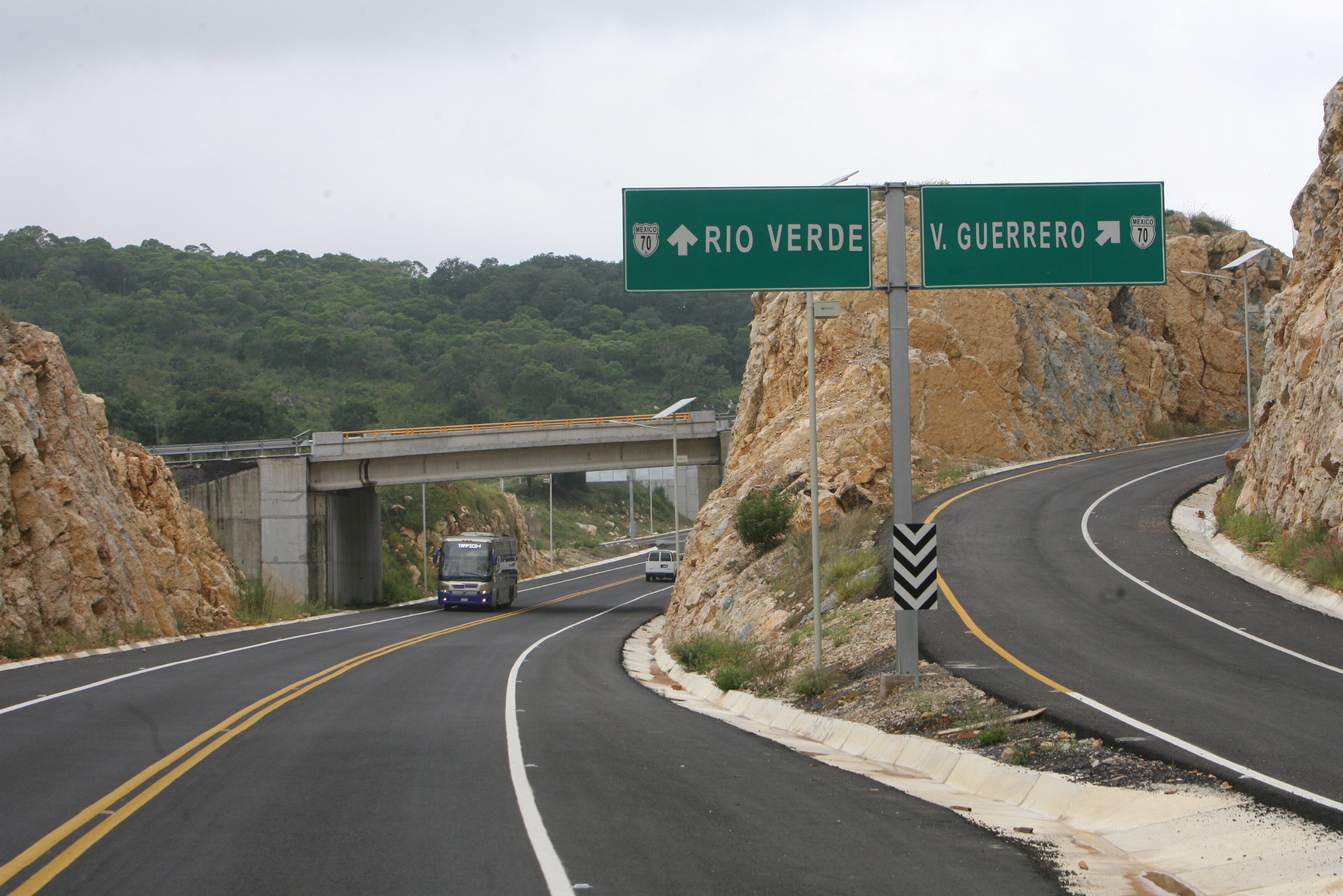 Robo violento de vehículo otra vez en carretera federal 70 - www