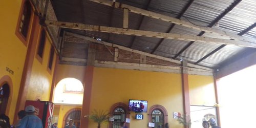 Malestar de usuarios por malas condiciones de obra en Presidencia Municipal de CDFDZ
