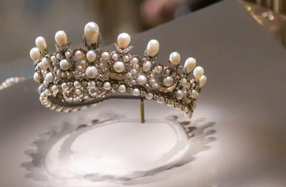 tiara de perlas-mi rioverde.png